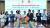 Đại diện Vingroup (trái) và đại diện Bộ Nông nghiệp và Môi trường (phải) trong buổi lễ ký kết Bản ghi nhớ hợp tác