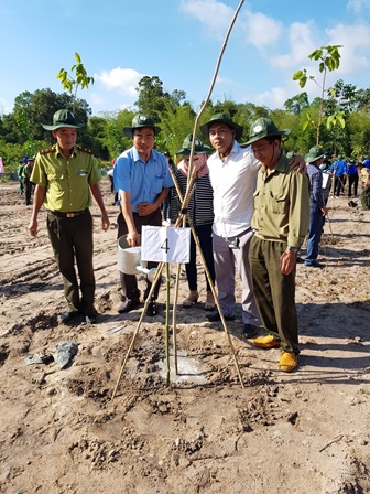 Huyện Lộc Ninh tổ chức Lễ trồng cây Đời đời nhớ ơn Bác Hồ nhân kỉ niệm 131 năm ngày sinh nhật Bác (19/5/2021