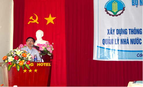 Ông Nguyễn Văn Tới, GĐ Sở NN & PTNT, phát biểu tham luận