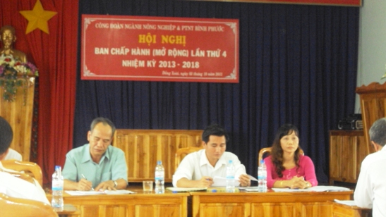 Ông Đặng Đức Lượng, Chủ tịch Công đoàn ngành, đã chủ trì hội nghị