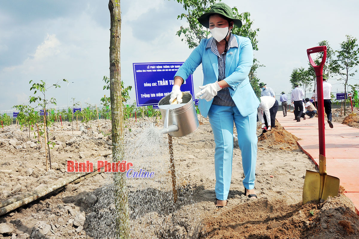 Chơn Thành phát động trồng cây đời đời nhớ ơn Bác Hồ