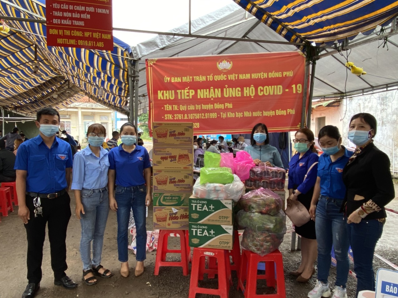 Đoàn Thanh niên Sở Nông nghiệp & PTNT thăm và tặng quà cho chốt kiểm soát phòng chống dịch covid-19