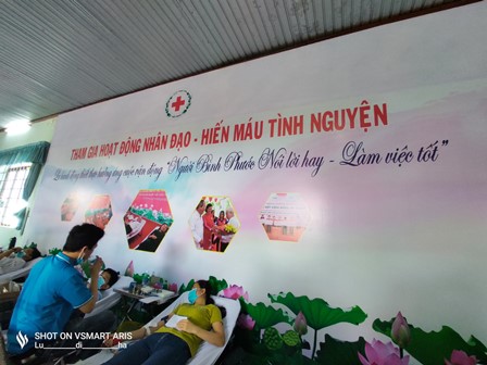 Hiến máu tình nguyện.